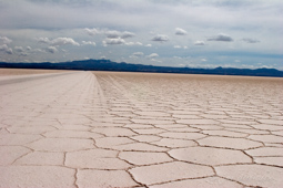 Salar d'Uyuni, 120 km de sel, altitude 3656 m.